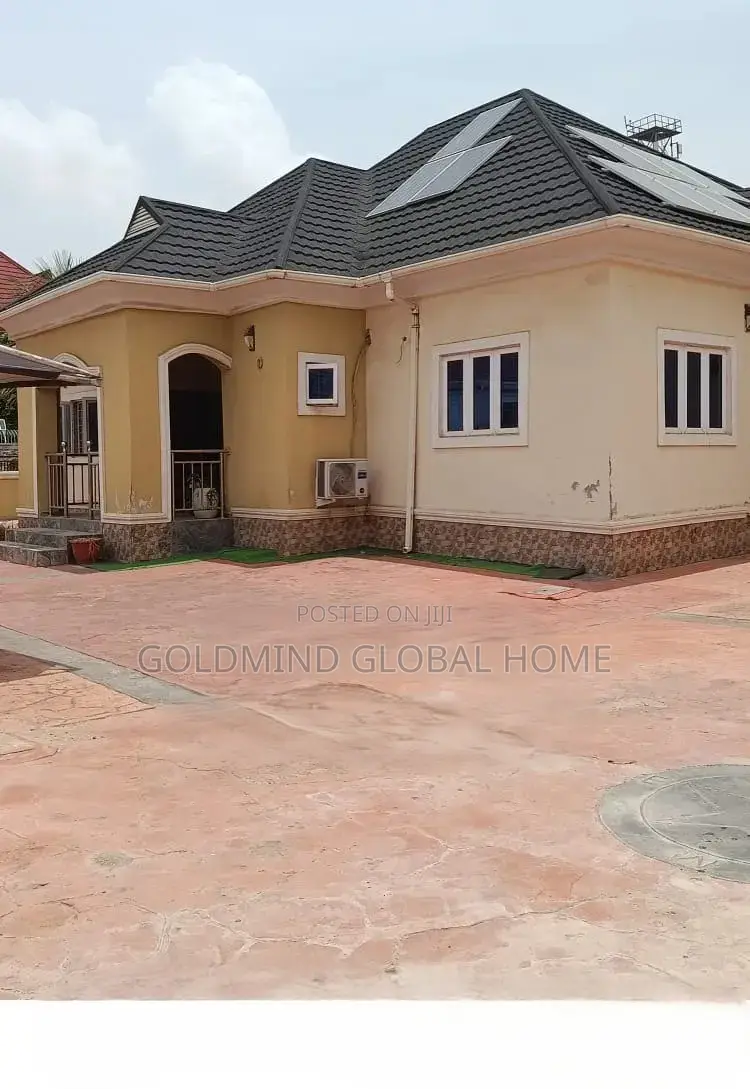 3bdrm Bungalow in Lugbe - Abuja for sale in Sabon Lugbe