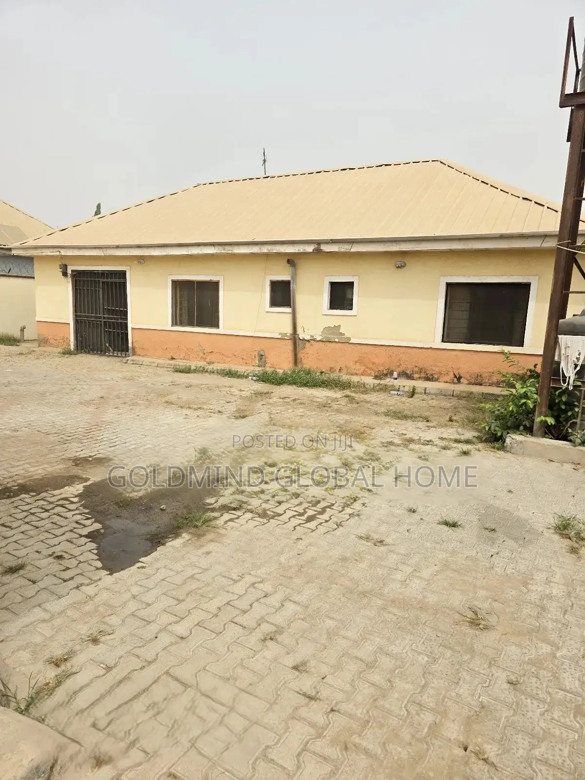 6bdrm Bungalow in Lugbe - Abuja, FHA for sale in FHA