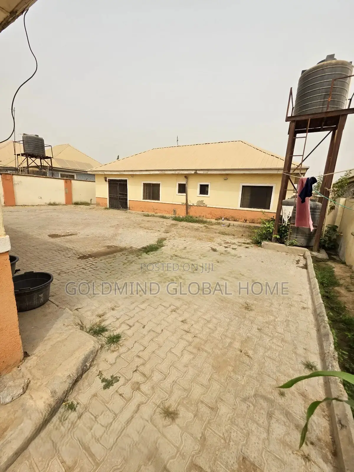 6bdrm Bungalow in Lugbe - Abuja, FHA for sale in FHA