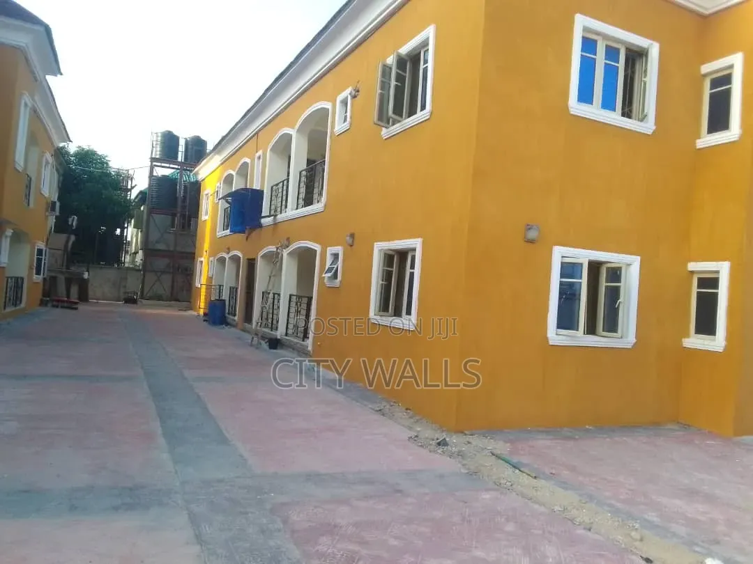 3bdrm Block of Flats in Ogombo for rent in Ogombo