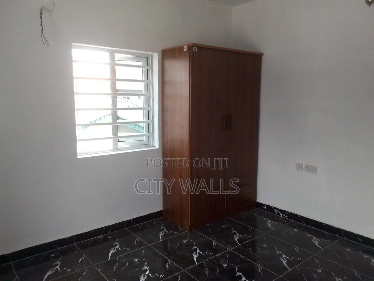 2bdrm Block of Flats in Ogombo for rent in Ogombo