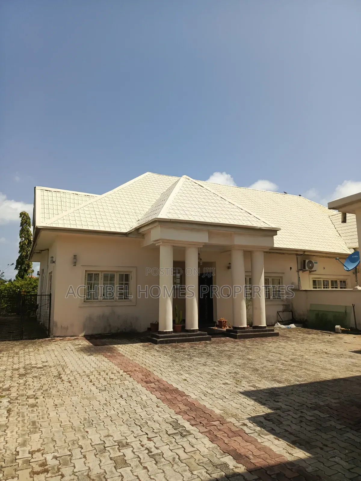 3bdrm Bungalow in Off Hakeem Dickson, Lekki Phase 1 for rent in Lekki Phase 1