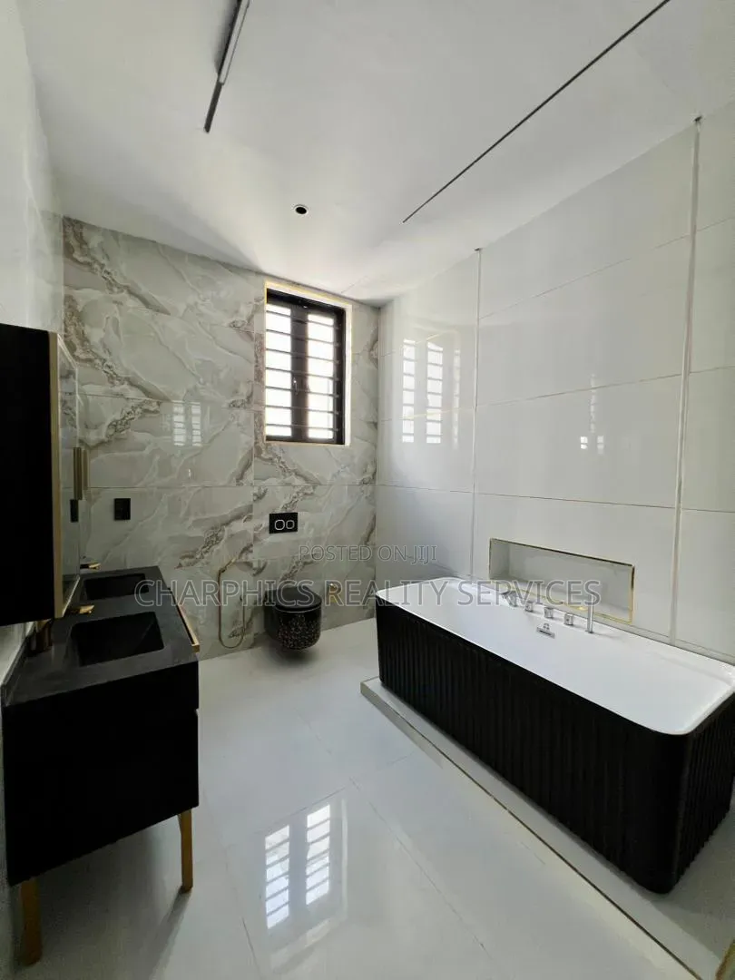 5bdrm Duplex in Lekki Phase 1 for rent in Lekki Phase 1