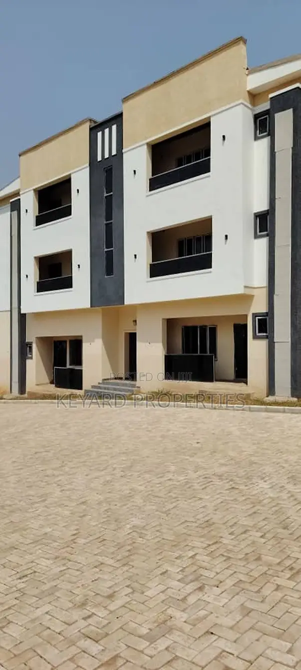 3bdrm Apartment in Kaura for sale in Kaura