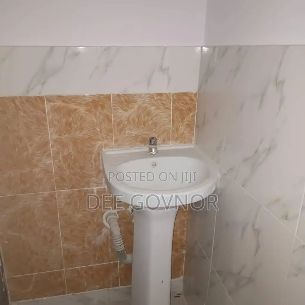 5bdrm Townhouse/Terrace in B Ikota, Lekki Phase 2 for sale in Lekki Phase 2