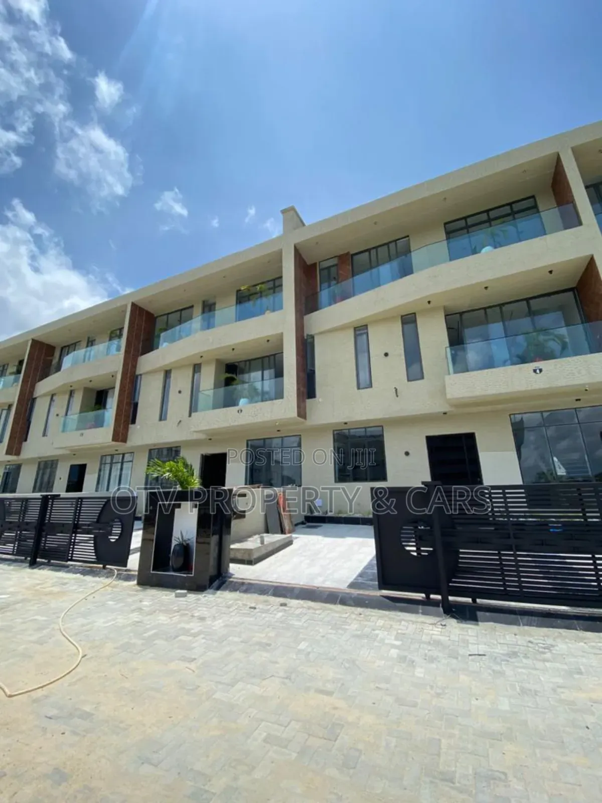 Furnished 5bdrm Townhouse/Terrace in Lekki Phase 1 for sale in Lekki Phase 1