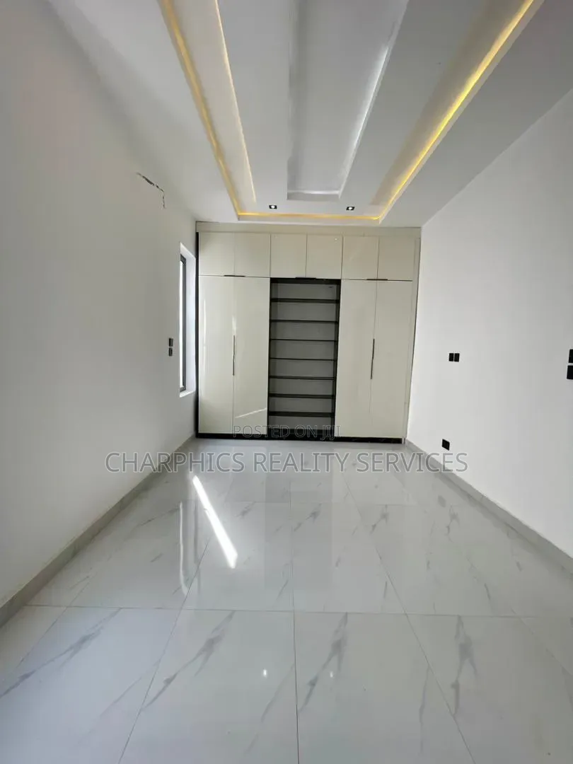 5bdrm Duplex in Off Lekki-Epe Expressway for sale in Off Lekki-Epe Expressway