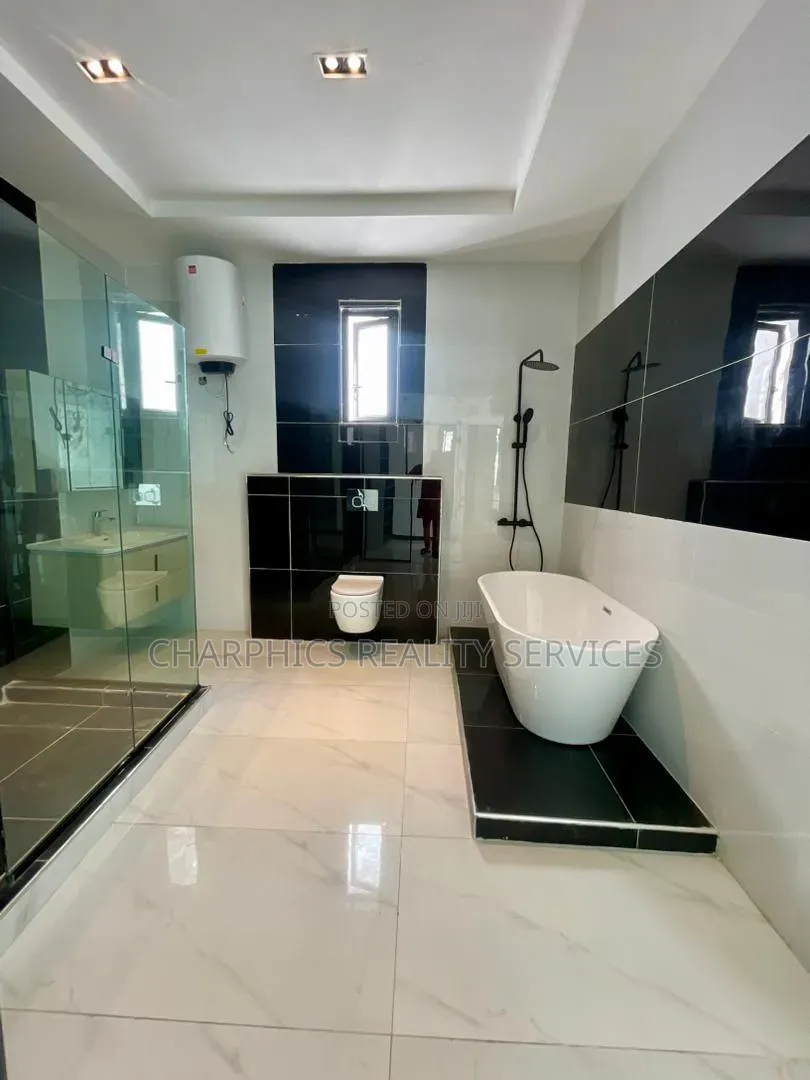 5bdrm Duplex in Off Lekki-Epe Expressway for sale in Off Lekki-Epe Expressway