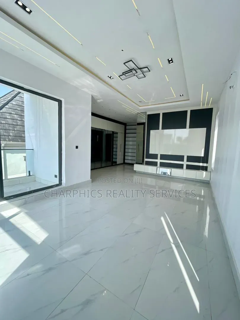 5bdrm Duplex in Off Lekki-Epe Expressway for sale in Off Lekki-Epe Expressway
