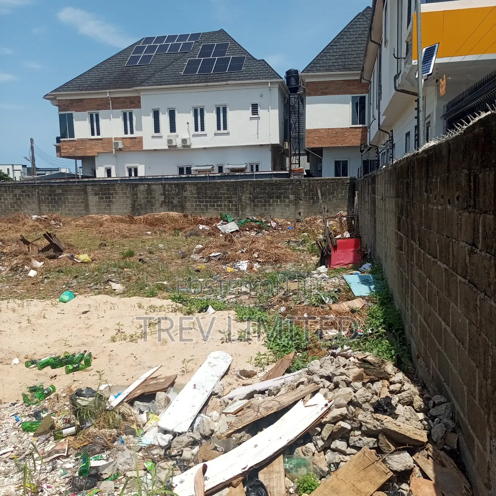Dry 800sqm Land Facing the Road of an Estate in Ikota
