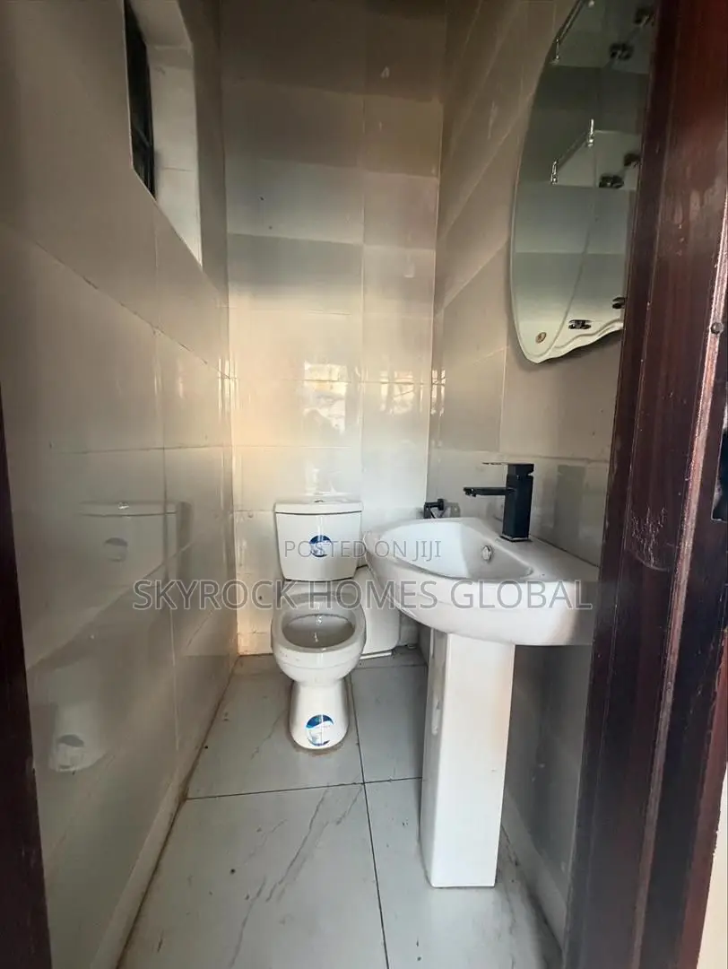 4bdrm Duplex in Chevron for rent in Chevron