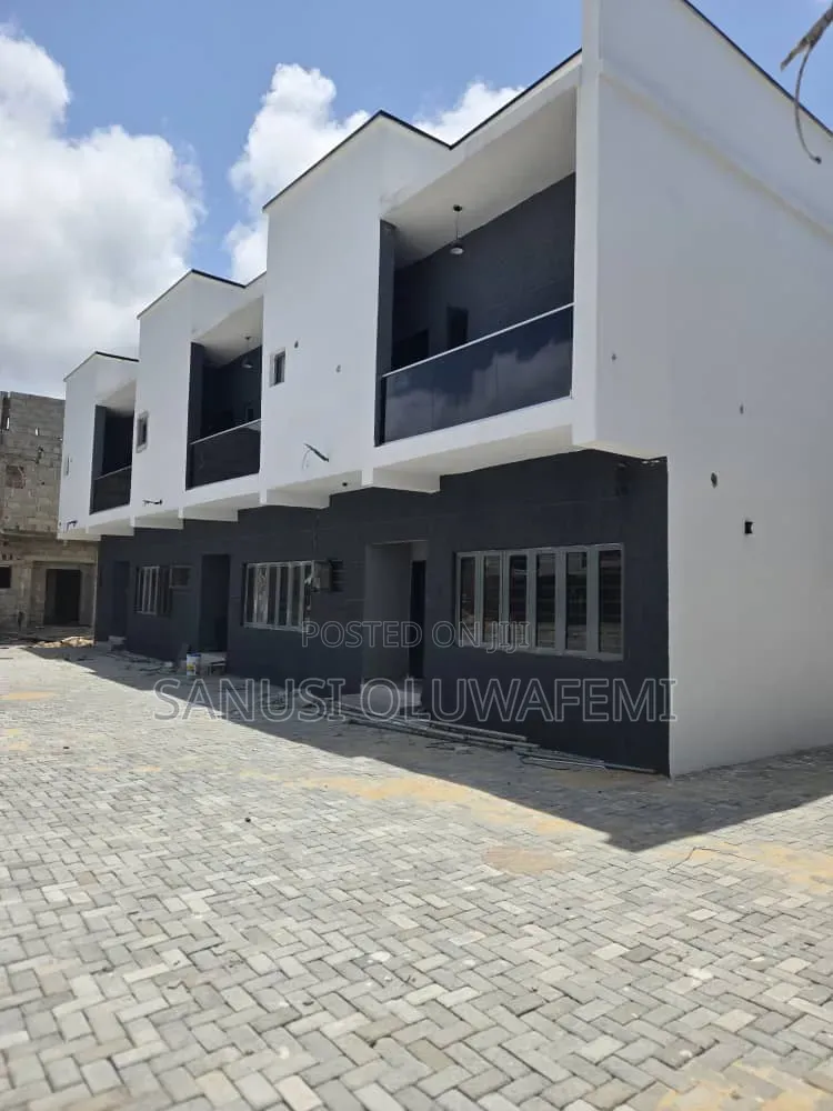 3bdrm Duplex in Abraham Adesanya Estate for sale in Abraham Adesanya Estate