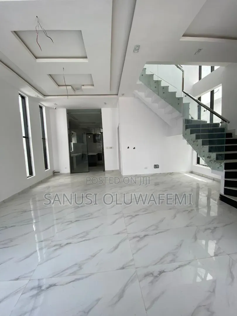 4bdrm Duplex in Chevron for sale in Chevron