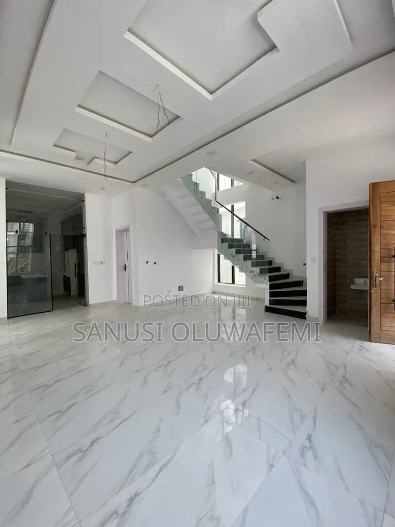 4bdrm Duplex in Chevron for sale in Chevron
