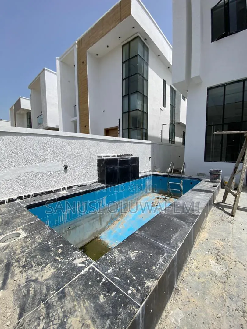 4bdrm Duplex in Chevron for sale in Chevron