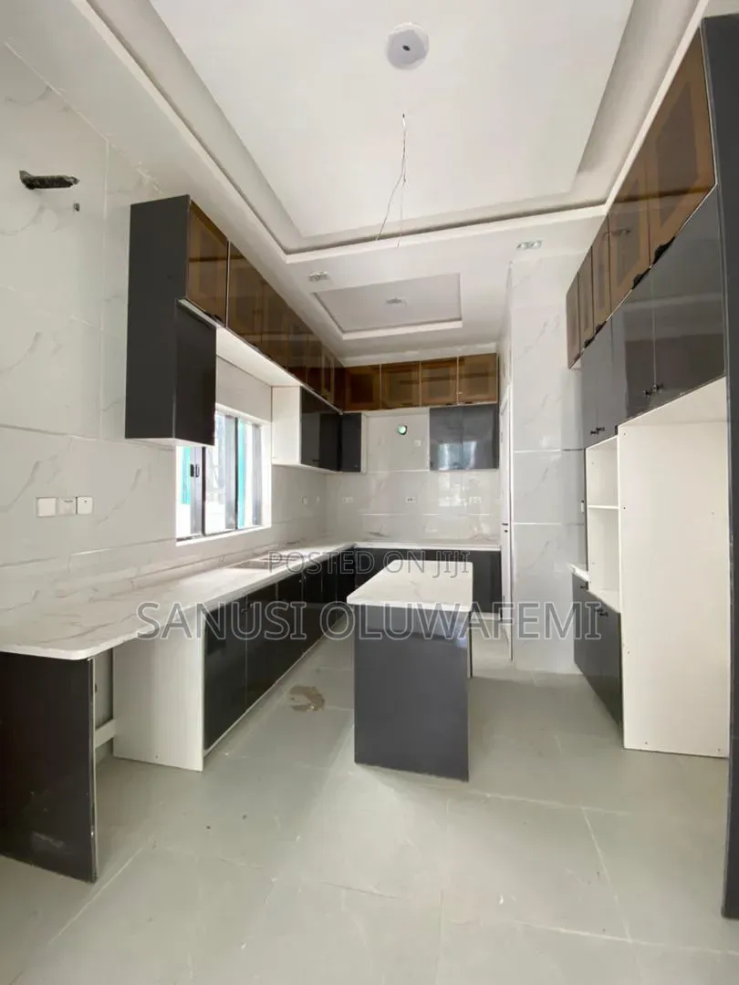 4bdrm Duplex in Chevron for sale in Chevron