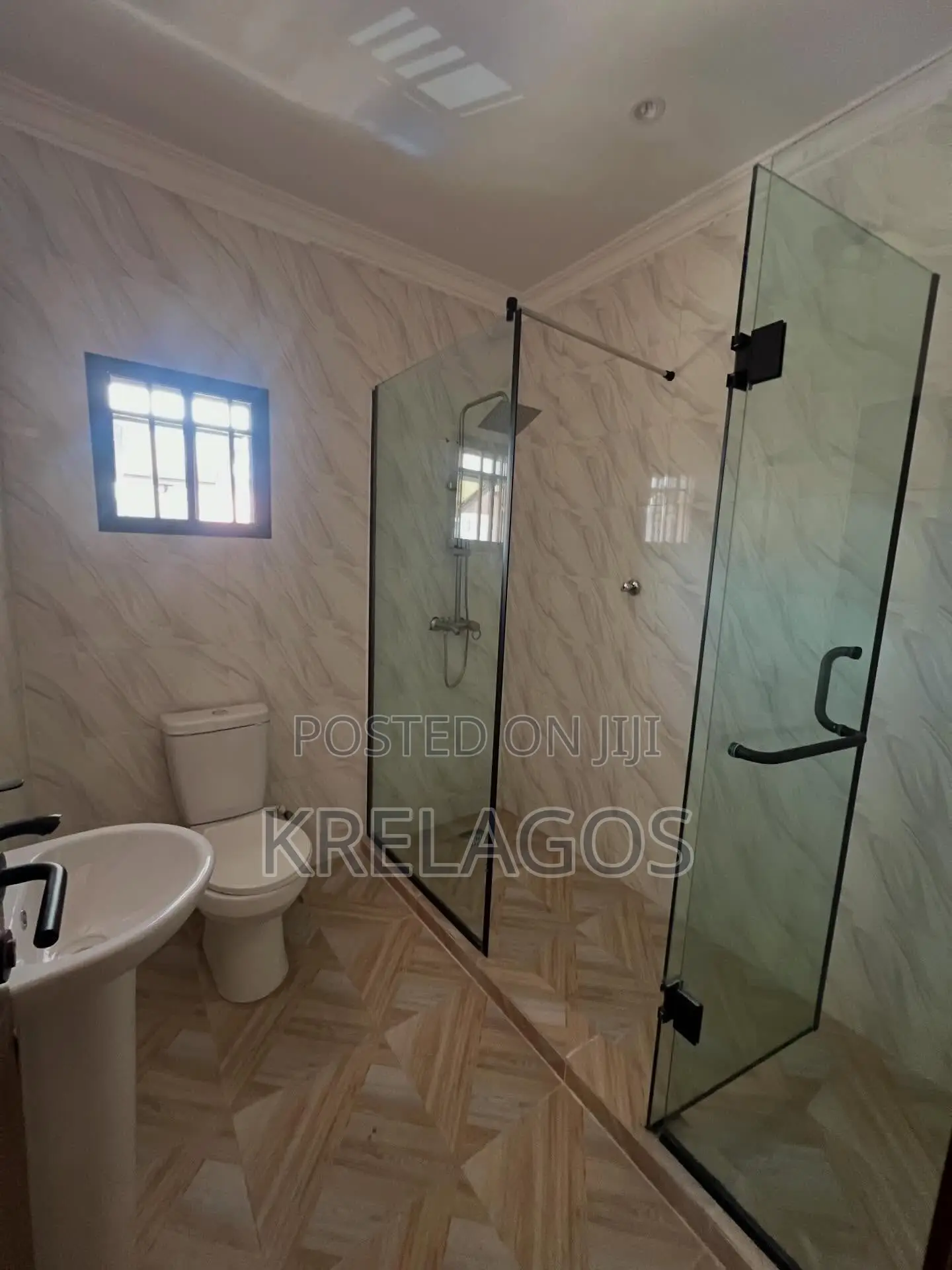 4bdrm Duplex in Chevron for rent in Chevron