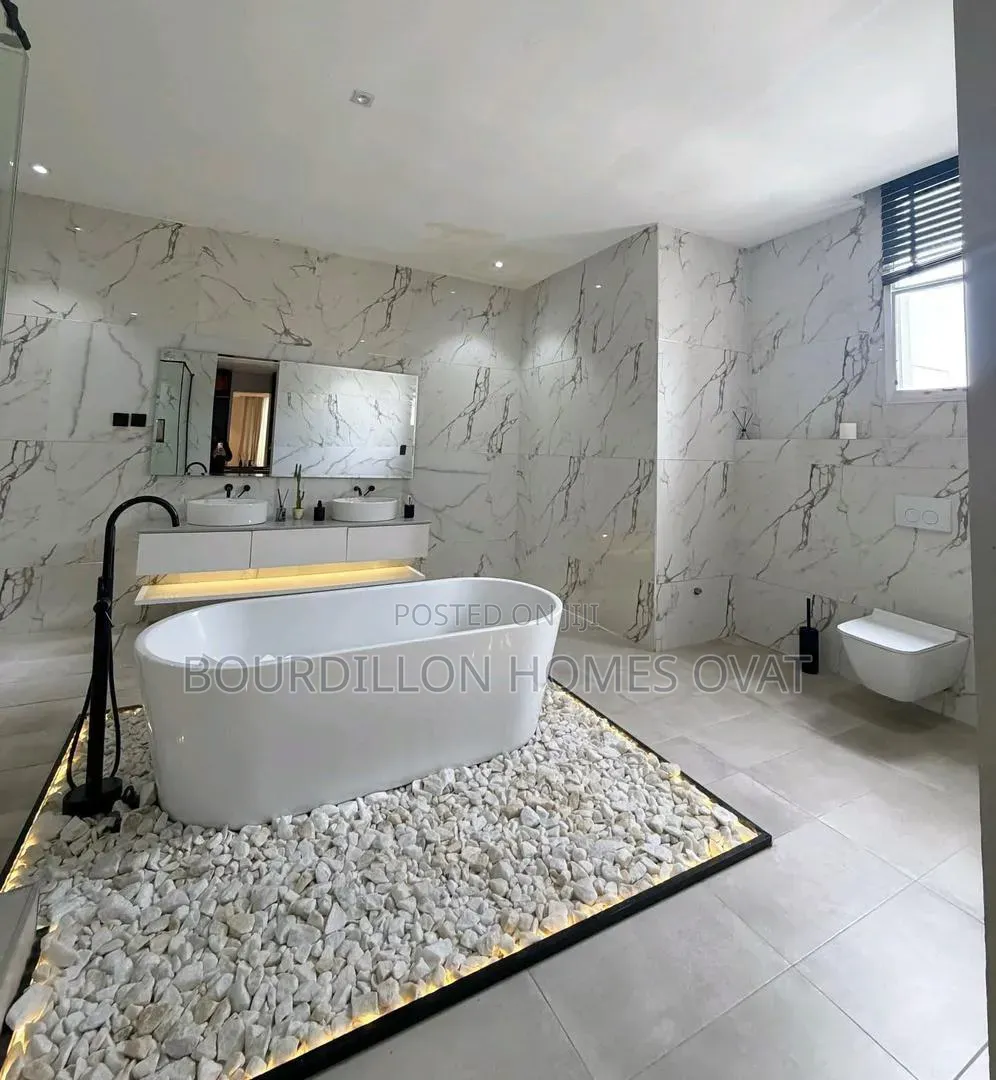 5bdrm Duplex in Megamound Estate for sale in Ilaje / Lekki