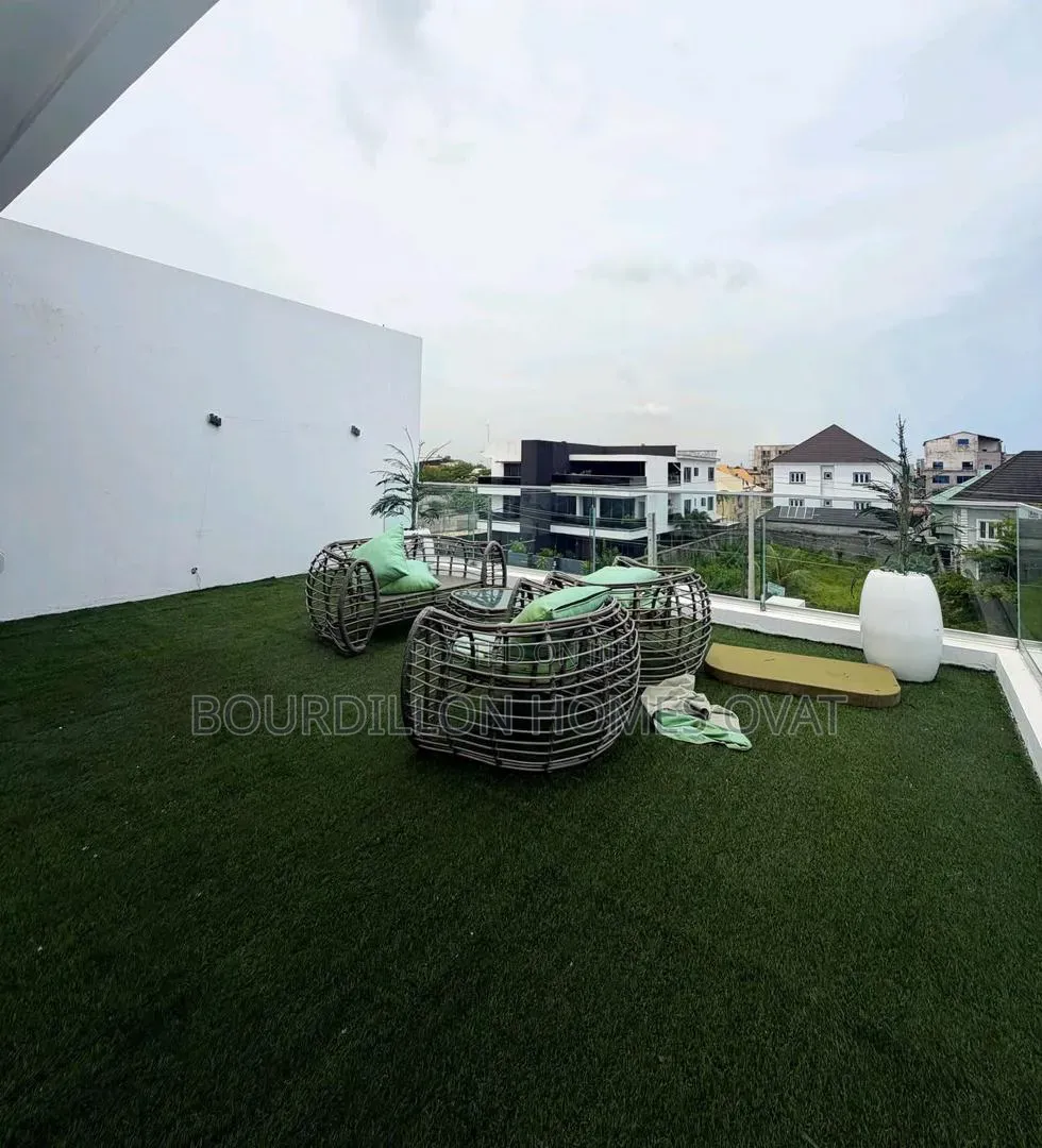 5bdrm Duplex in Megamound Estate for sale in Ilaje / Lekki