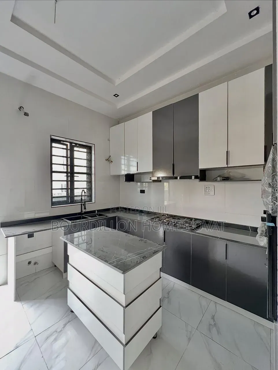 4bdrm Duplex in Ikota Villa Estate for sale in Ikota