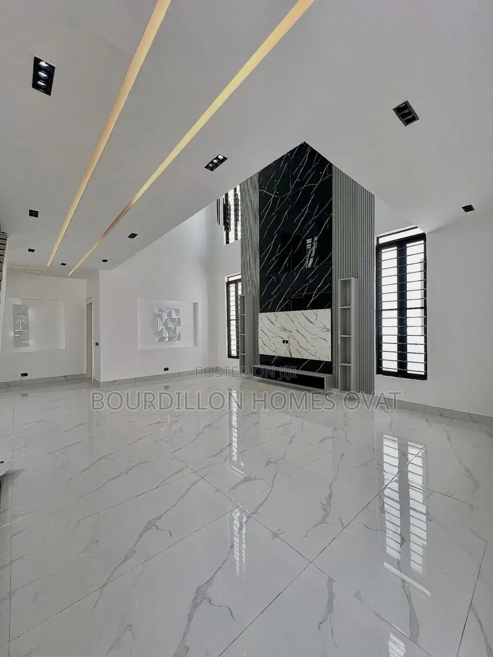 5bdrm Duplex in Chevron Toll Gate for sale in Chevron