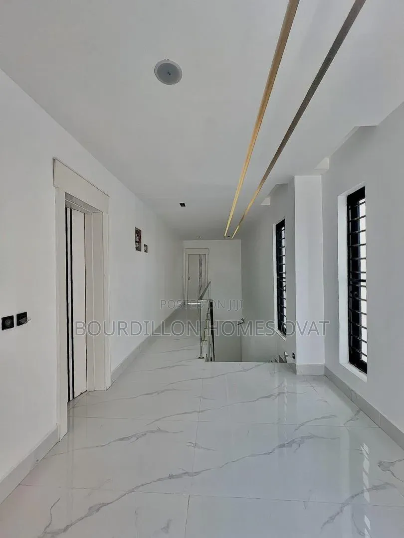 5bdrm Duplex in Chevron Toll Gate for sale in Chevron