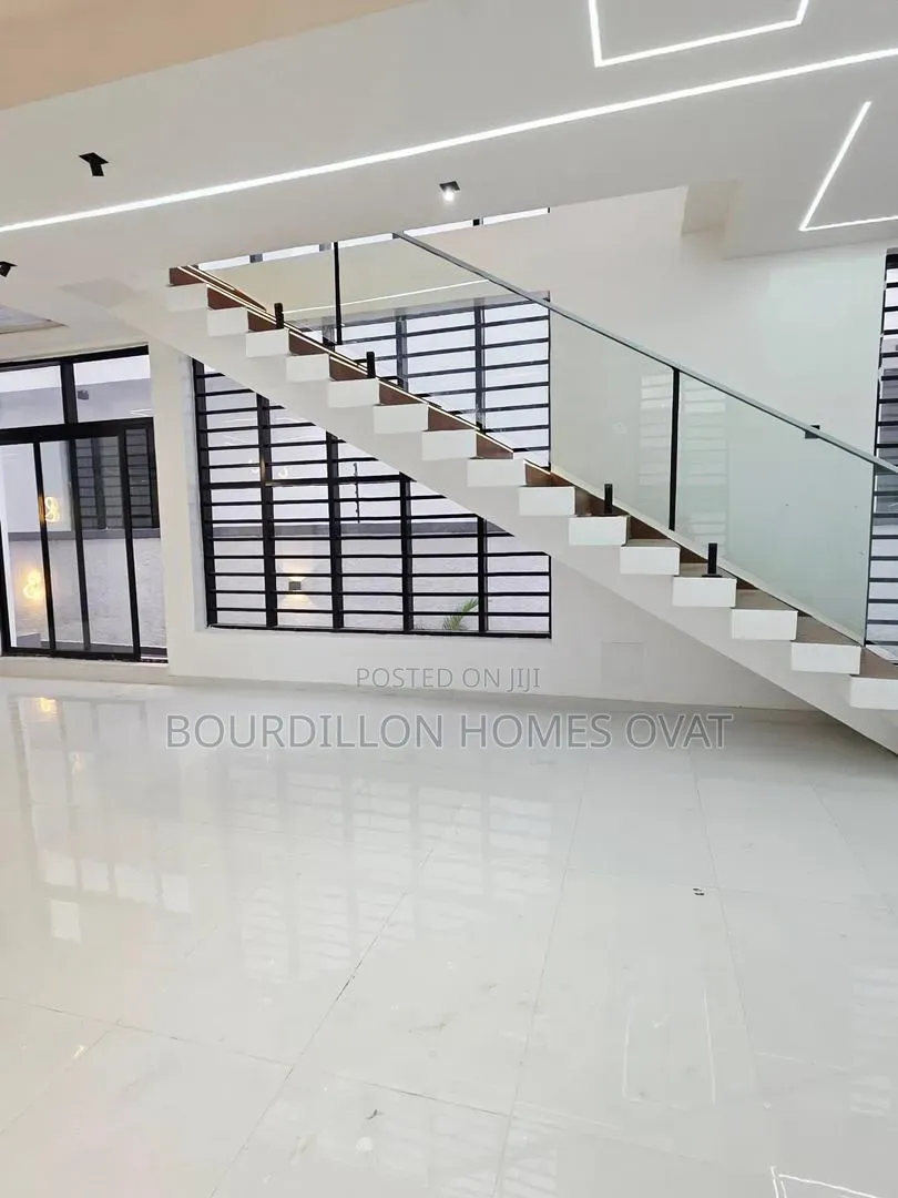 4bdrm Duplex in Chevron Toll Gate for sale in Chevron