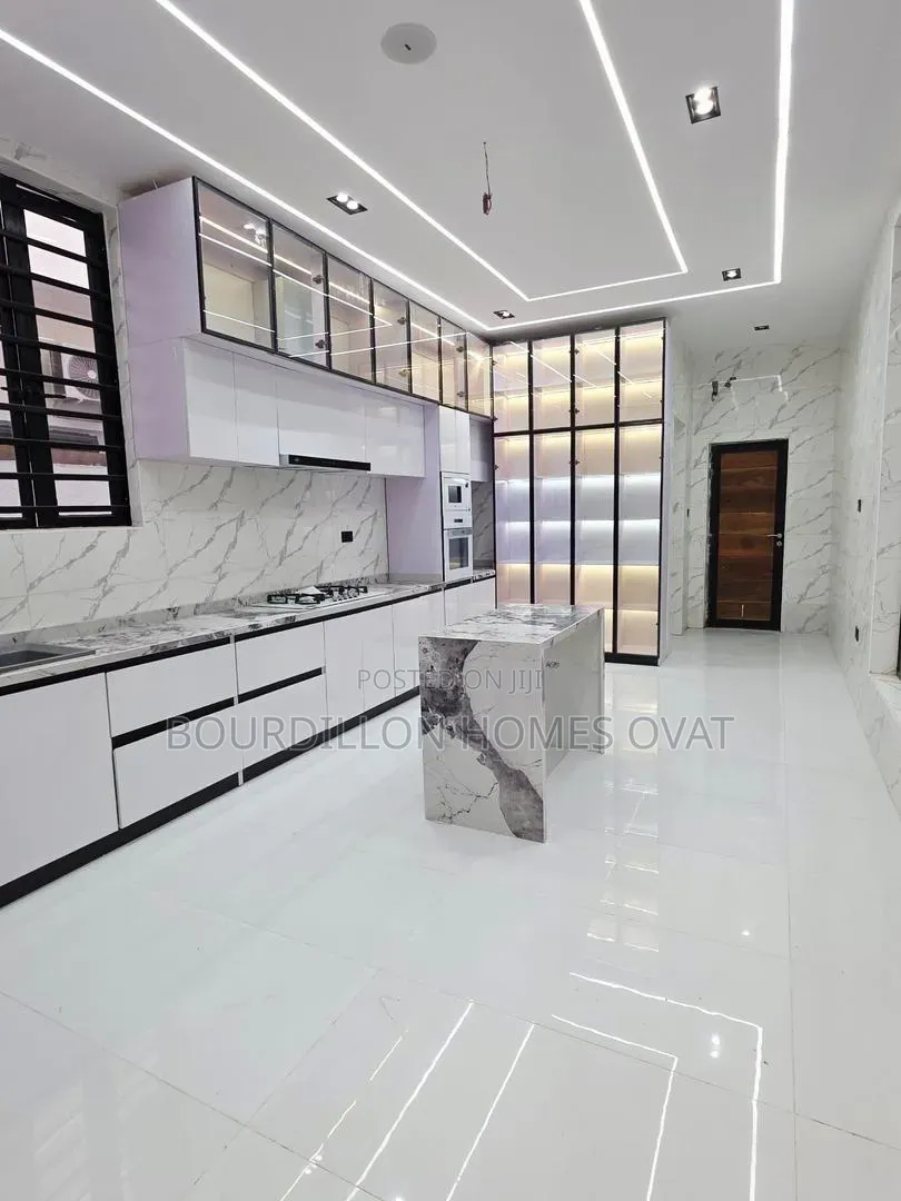 4bdrm Duplex in Chevron Toll Gate for sale in Chevron