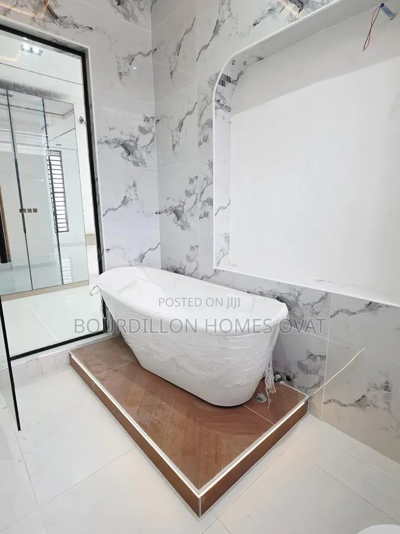 4bdrm Duplex in Chevron Toll Gate for sale in Chevron