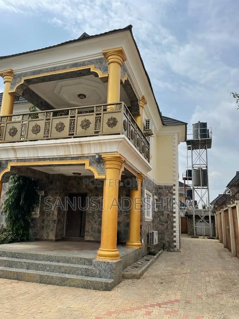 4bdrm Duplex in Supercell Estate for sale in Apo District