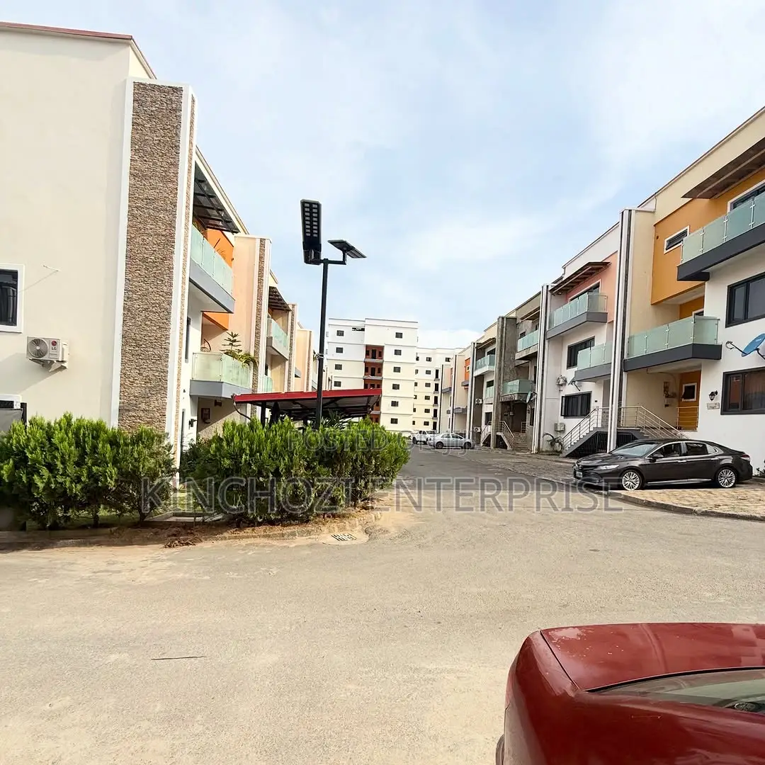 4bdrm Duplex in Kado for rent in Kado