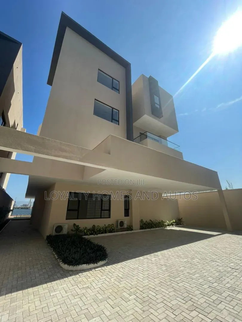 5bdrm House in Banana Island for sale in Banana Island