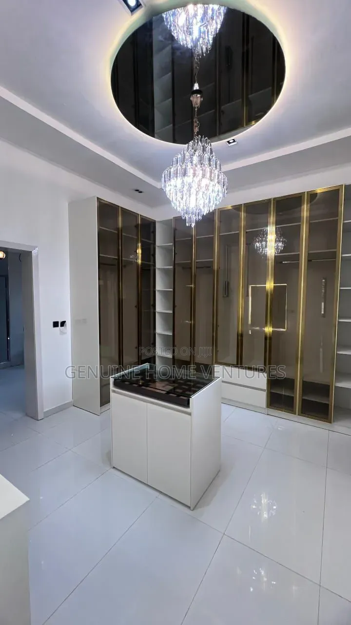 5bdrm Duplex in Pinock Osapa for sale in Osapa london