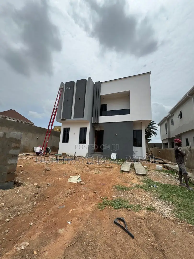 4bdrm Duplex in Main Jericho Gra for sale in Jericho