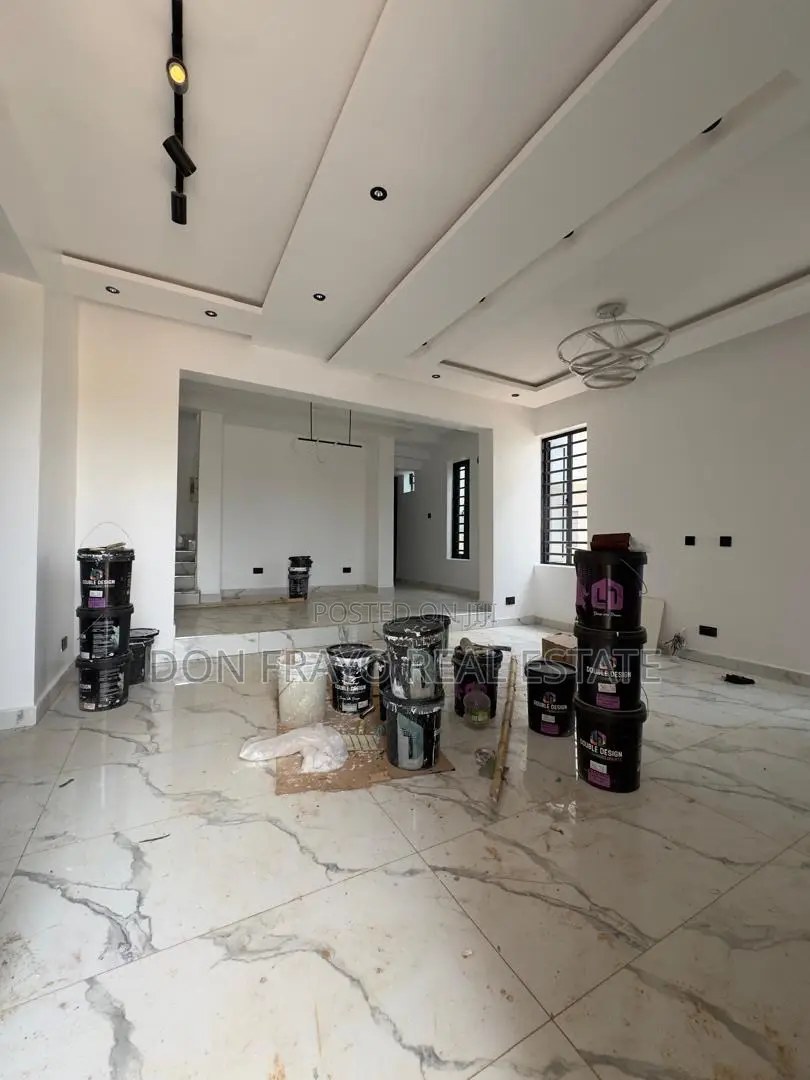 4bdrm Duplex in Main Jericho Gra for sale in Jericho