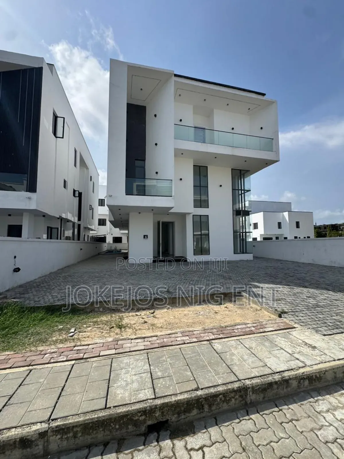 5bdrm Duplex in Ikate for sale in Ikate