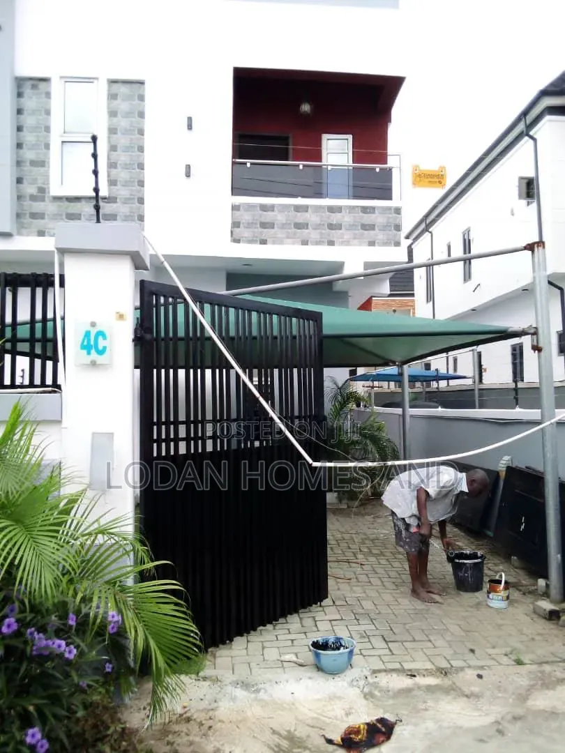 5bdrm Duplex in Villa Estate, Lekki Expressway for sale in Lekki Expressway