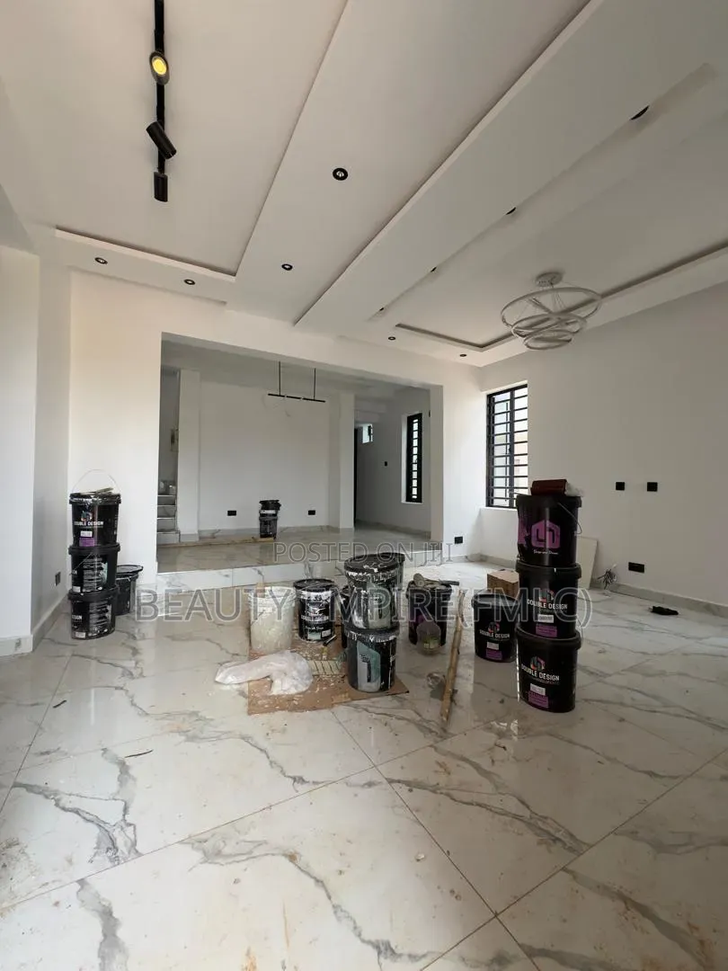 4bdrm Duplex in Jericho Gra for sale in Jericho