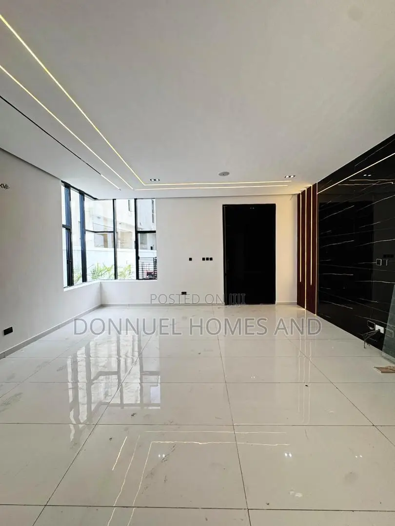 4bdrm Duplex in Lekki Expressway for sale in Lekki Expressway