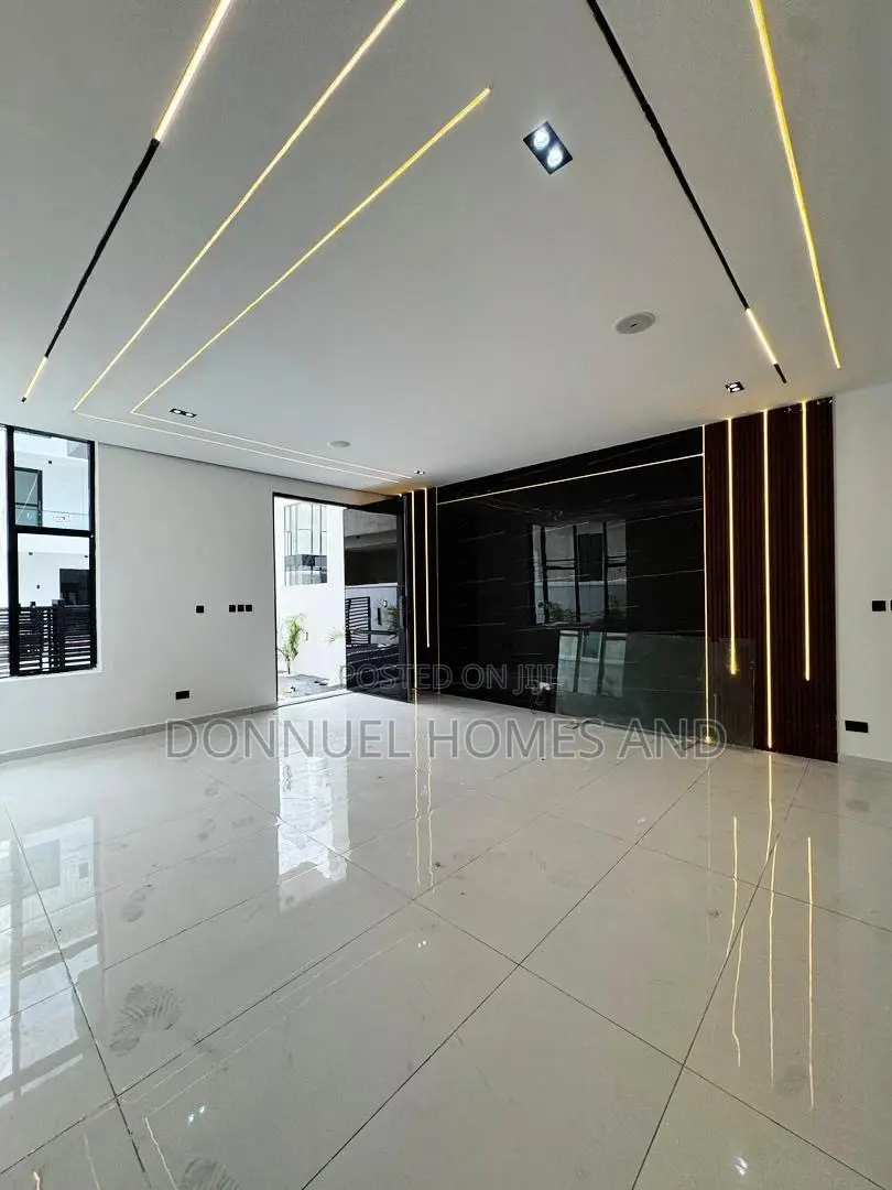 4bdrm Duplex in Lekki Expressway for sale in Lekki Expressway