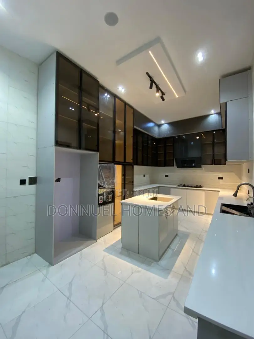 5bdrm Duplex in Lekki Expressway for sale in Lekki Expressway