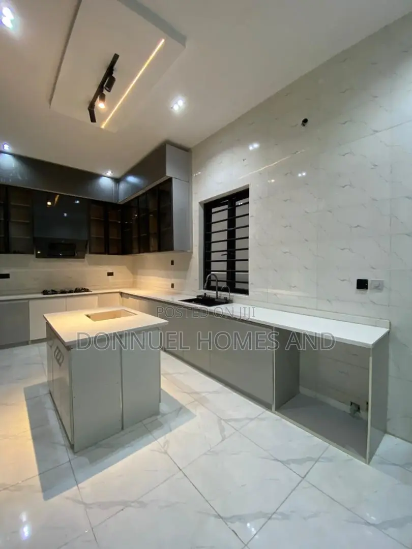 5bdrm Duplex in Lekki Expressway for sale in Lekki Expressway