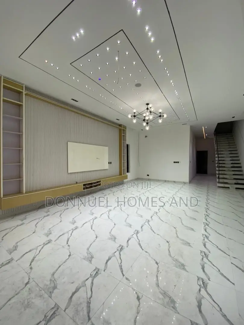 5bdrm Duplex in Lekki Expressway for sale in Lekki Expressway