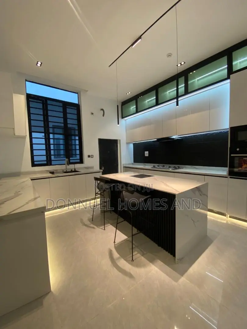 5bdrm Duplex in Lekki Expressway for sale in Lekki Expressway