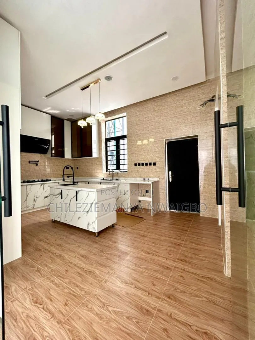 5bdrm Duplex in Sangotedo for sale in Sangotedo