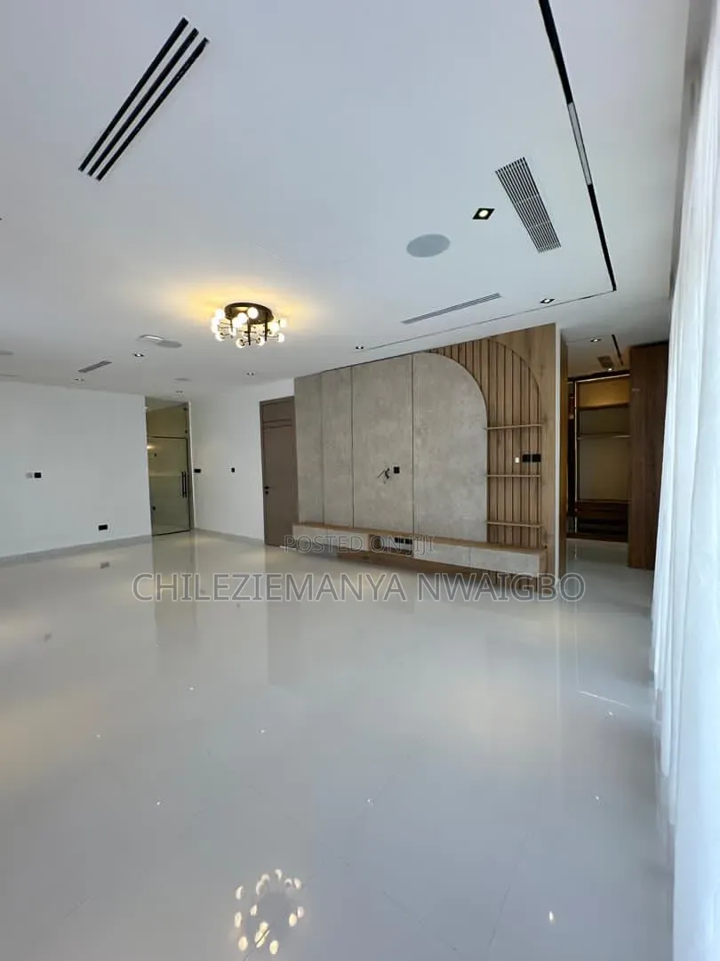 5bdrm Duplex in Ikate for sale in Ikate