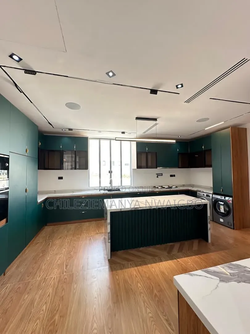 5bdrm Duplex in Ikate for sale in Ikate