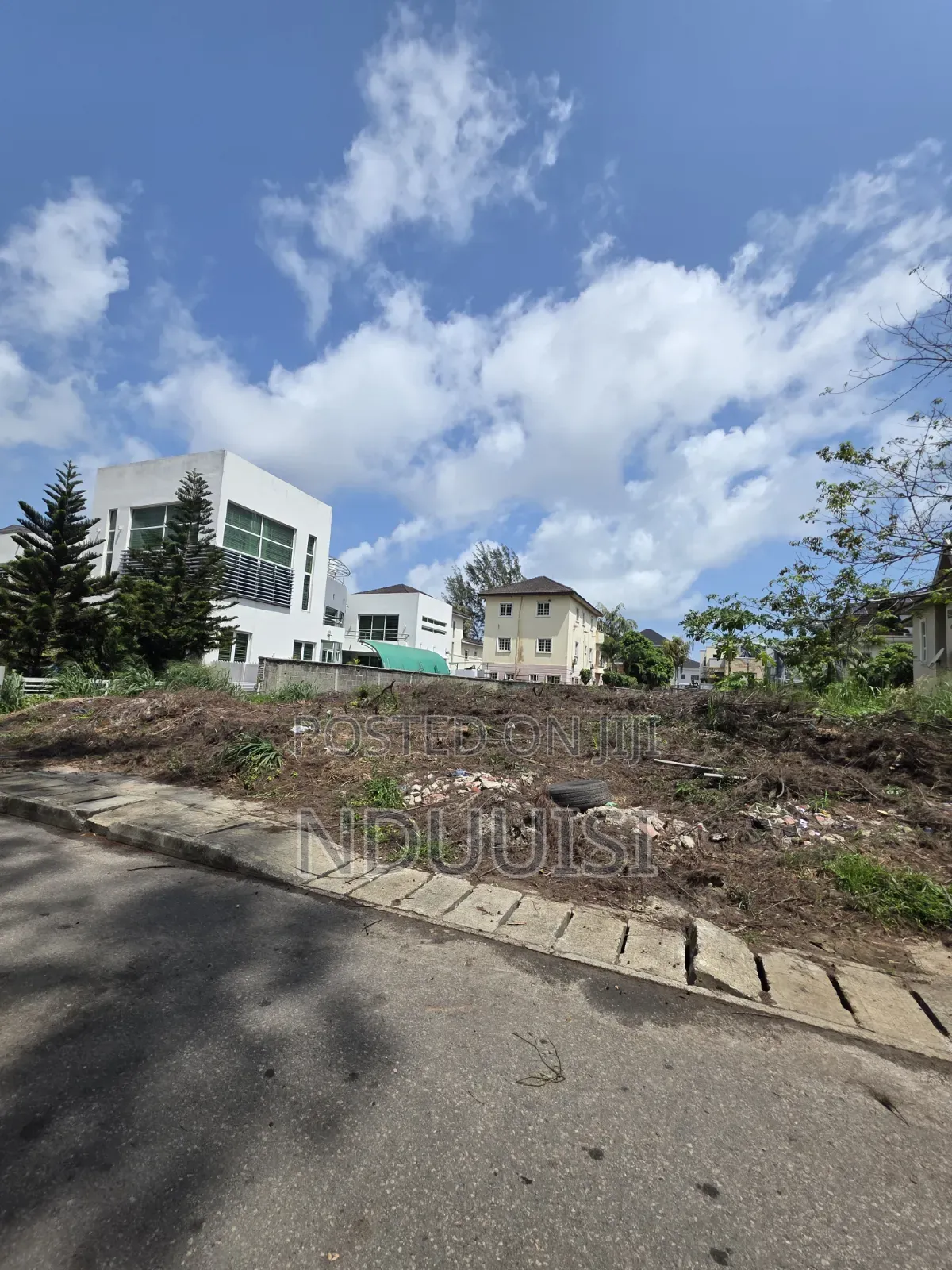 Primed 800sqm Residential Plot in a Beautiful Estate in Chevron