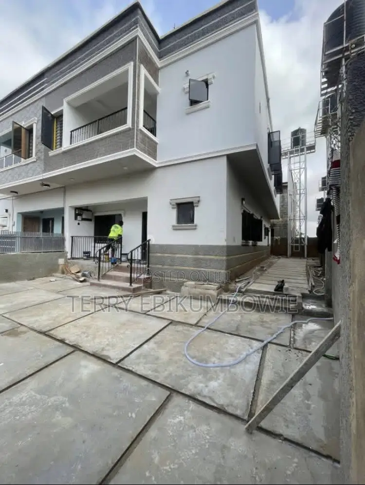 4bdrm Duplex in Lugbe District for rent in Lugbe District