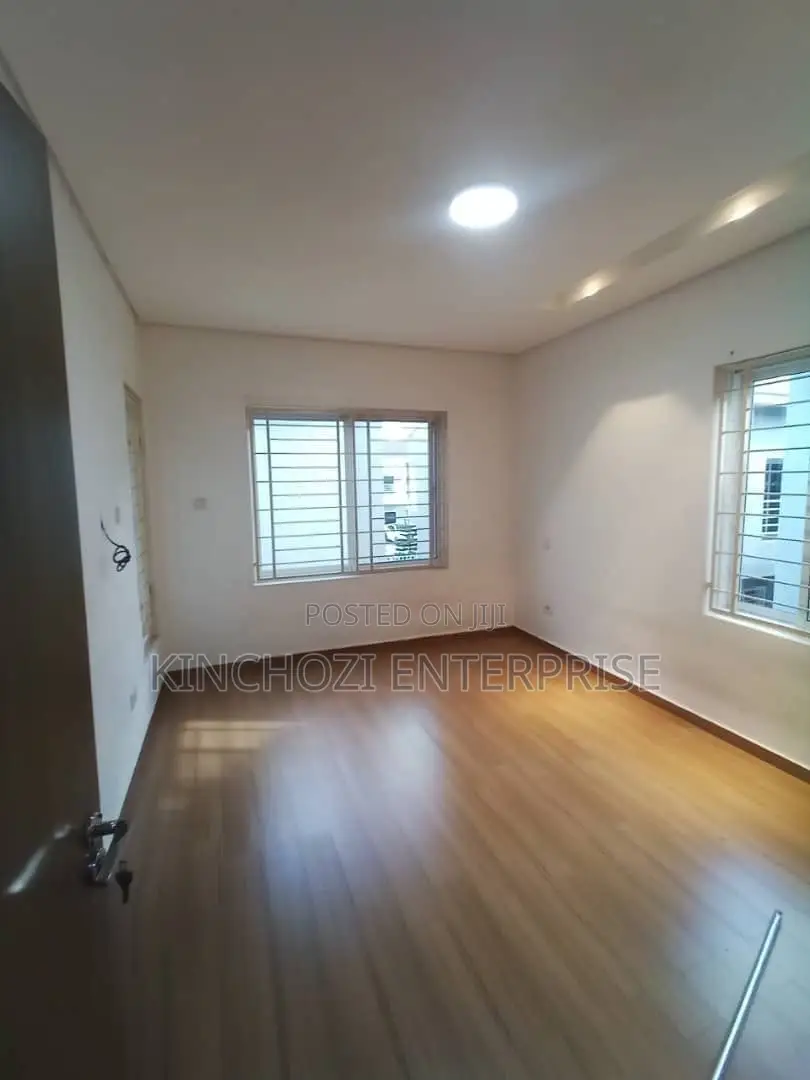 3bdrm Duplex in Earls Court Ikate for sale in Ikate